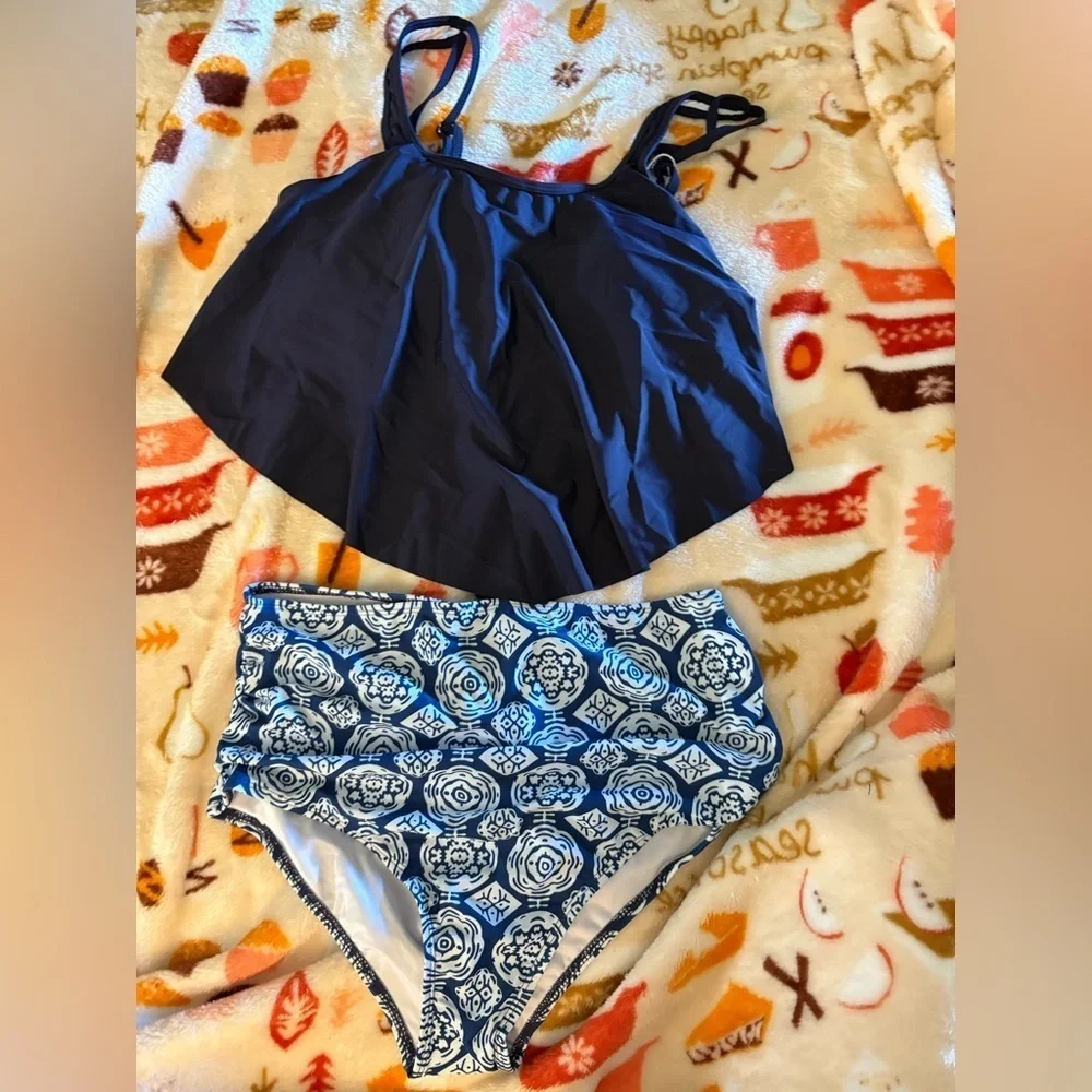 New-Elegant classic 2piece Blue & White Bikini Padded adjustable straps